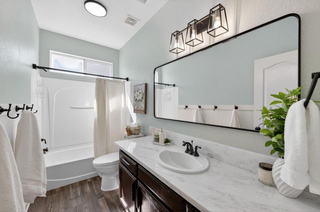 1736 N Holly Avenue, Clovis, CA 93619