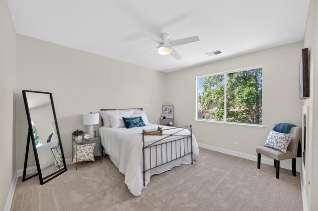 1736 N Holly Avenue, Clovis, CA 93619