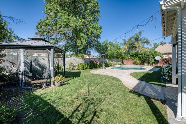 1736 N Holly Avenue, Clovis, CA 93619