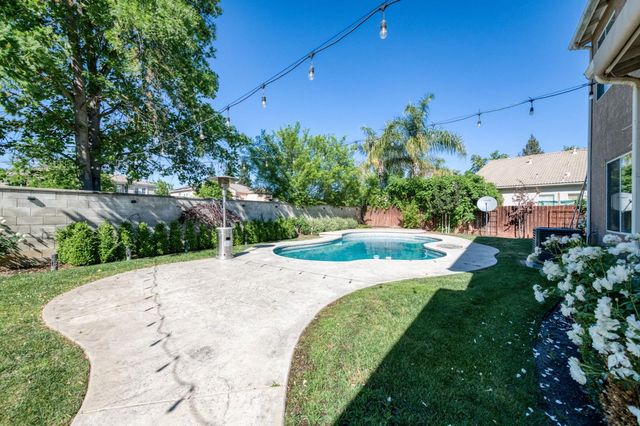 1736 N Holly Avenue, Clovis, CA 93619