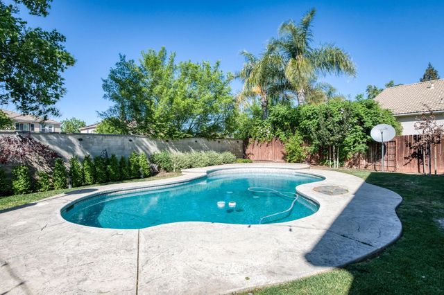 1736 N Holly Avenue, Clovis, CA 93619