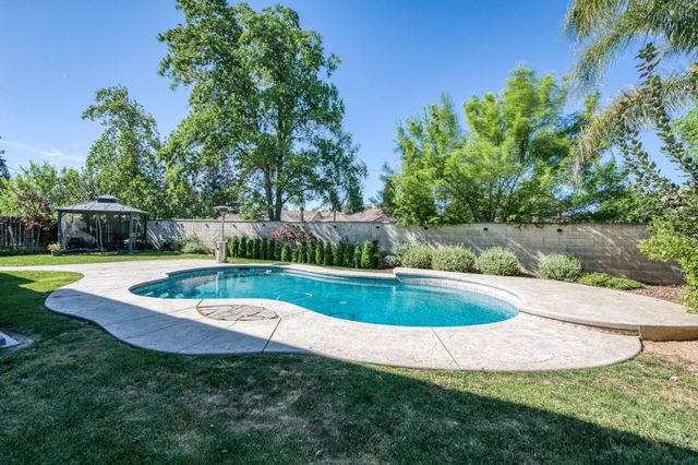 1736 N Holly Avenue, Clovis, CA 93619