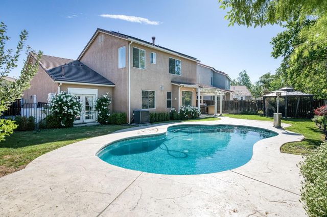 1736 N Holly Avenue, Clovis, CA 93619