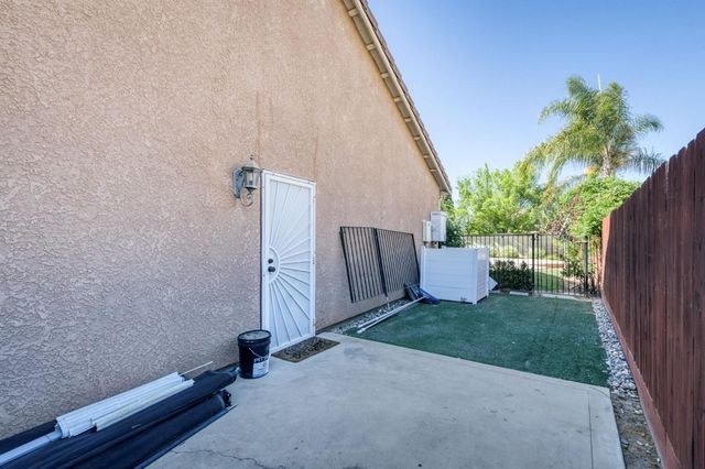 1736 N Holly Avenue, Clovis, CA 93619