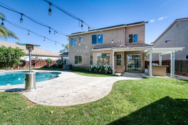 1736 N Holly Avenue, Clovis, CA 93619