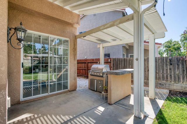 1736 N Holly Avenue, Clovis, CA 93619