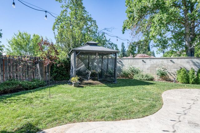 1736 N Holly Avenue, Clovis, CA 93619