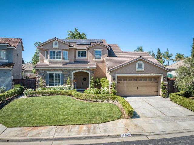 1736 N Holly Avenue, Clovis, CA 93619