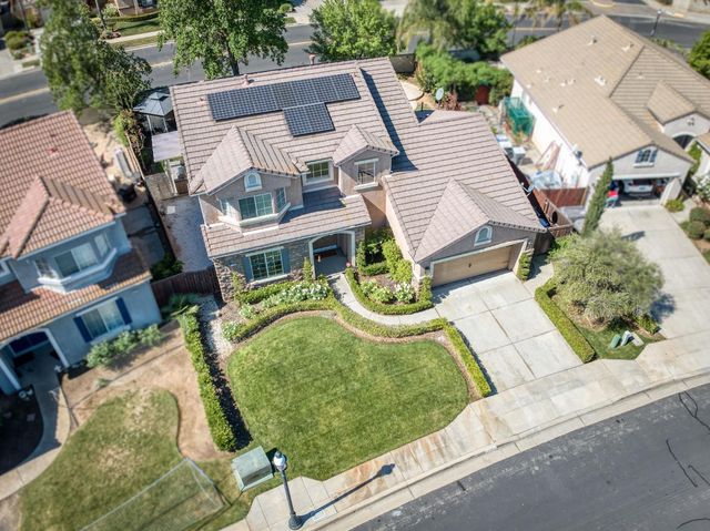 1736 N Holly Avenue, Clovis, CA 93619