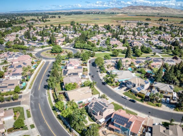 1736 N Holly Avenue, Clovis, CA 93619