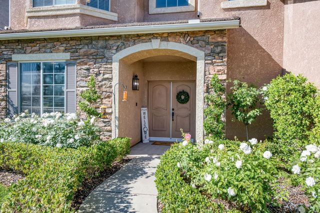 1736 N Holly Avenue, Clovis, CA 93619