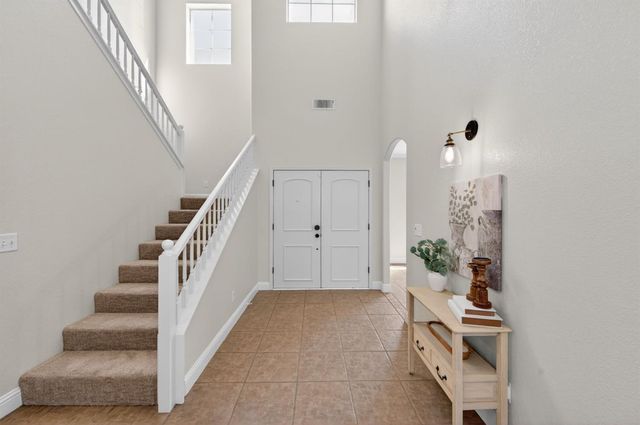 1736 N Holly Avenue, Clovis, CA 93619