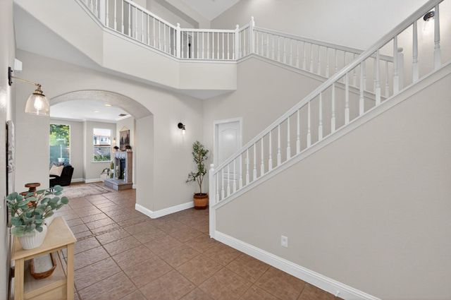 1736 N Holly Avenue, Clovis, CA 93619