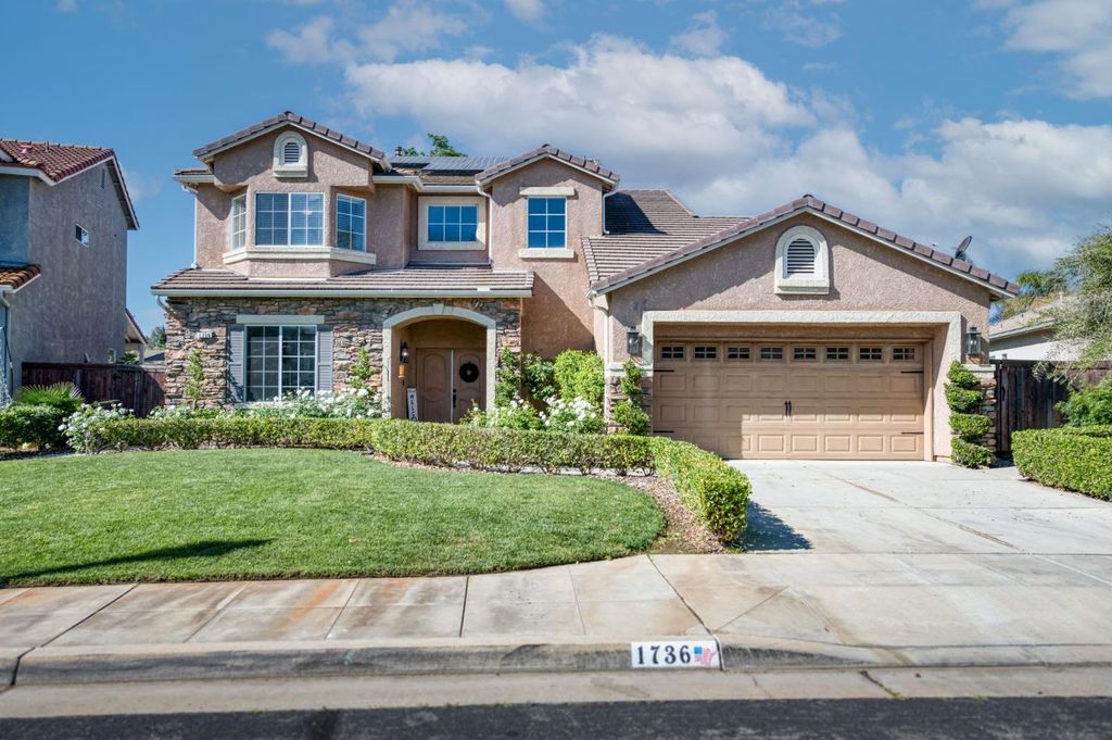 1736 N Holly Avenue, Clovis, CA 93619