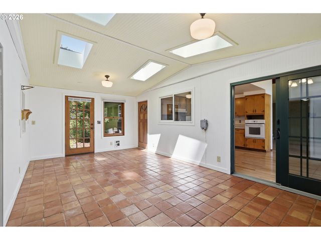 4630 W HILLSIDE Dr, Eugene, OR 97405