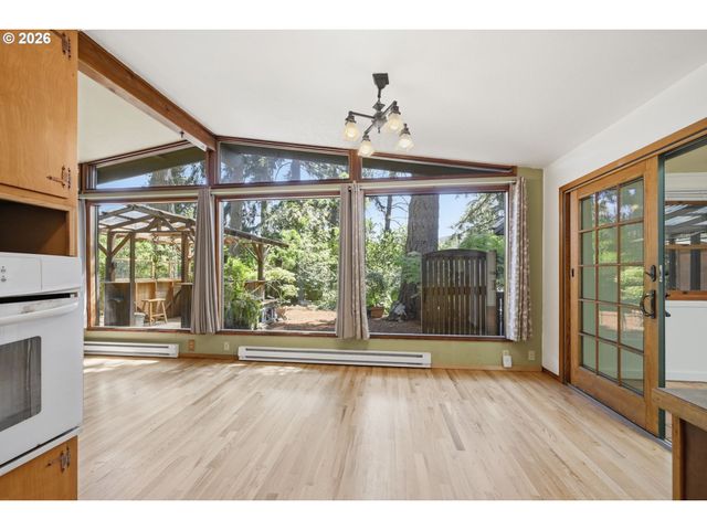 4630 W HILLSIDE Dr, Eugene, OR 97405