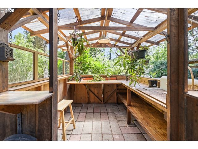 4630 W HILLSIDE Dr, Eugene, OR 97405