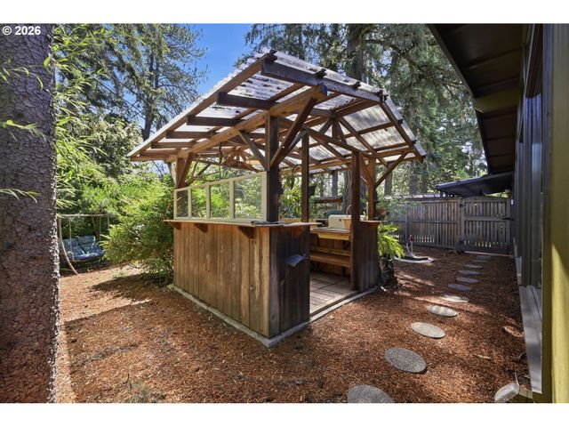 4630 W HILLSIDE Dr, Eugene, OR 97405