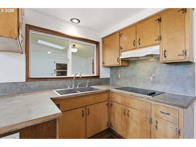 4630 W HILLSIDE Dr, Eugene, OR 97405