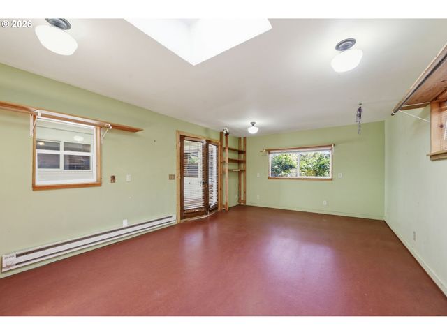 4630 W HILLSIDE Dr, Eugene, OR 97405
