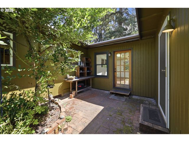 4630 W HILLSIDE Dr, Eugene, OR 97405