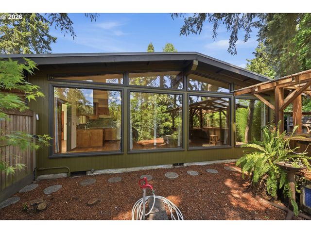 4630 W HILLSIDE Dr, Eugene, OR 97405