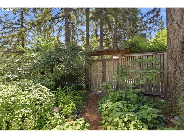 4630 W HILLSIDE Dr, Eugene, OR 97405