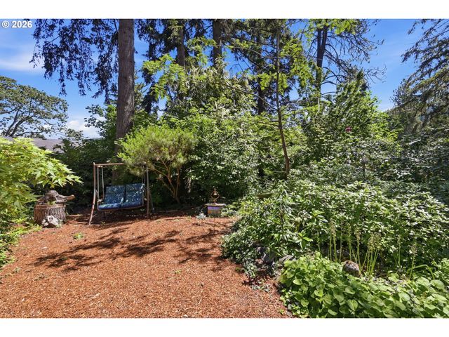 4630 W HILLSIDE Dr, Eugene, OR 97405