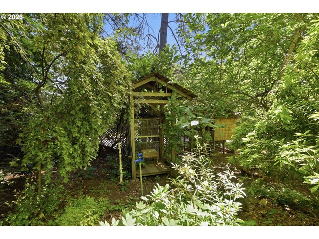 4630 W HILLSIDE Dr, Eugene, OR 97405