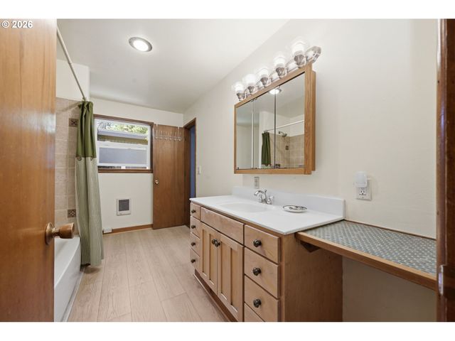 4630 W HILLSIDE Dr, Eugene, OR 97405
