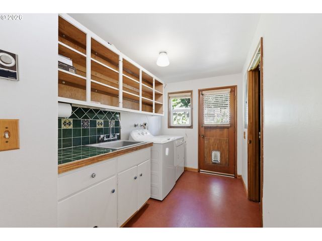 4630 W HILLSIDE Dr, Eugene, OR 97405