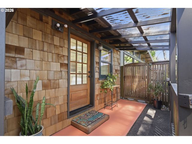4630 W HILLSIDE Dr, Eugene, OR 97405