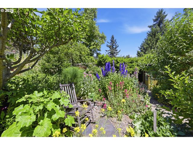 4630 W HILLSIDE Dr, Eugene, OR 97405