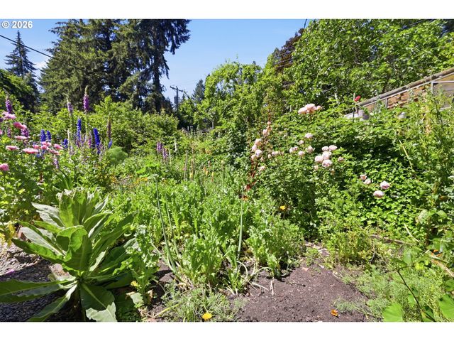 4630 W HILLSIDE Dr, Eugene, OR 97405