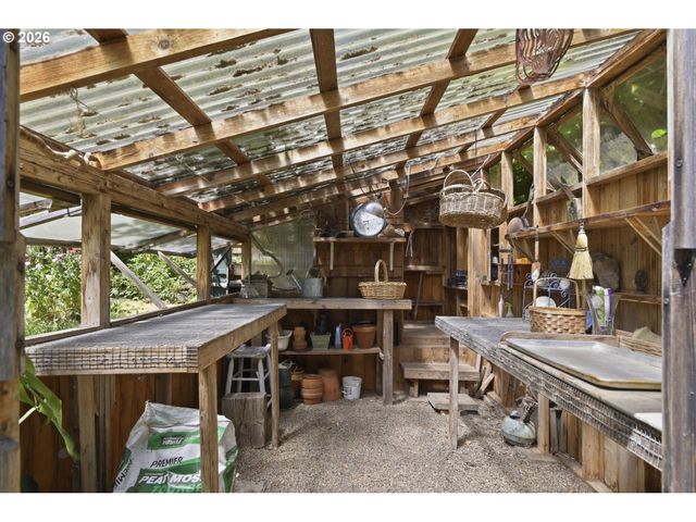 4630 W HILLSIDE Dr, Eugene, OR 97405