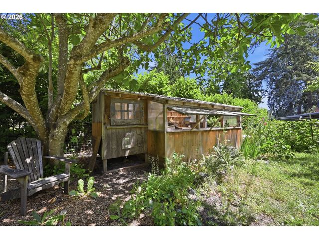 4630 W HILLSIDE Dr, Eugene, OR 97405