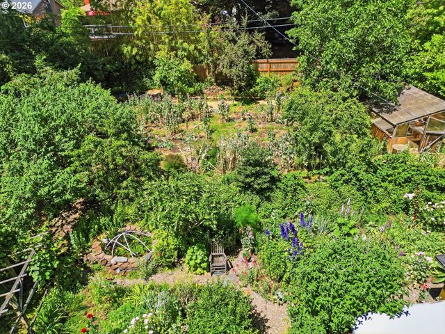 4630 W HILLSIDE Dr, Eugene, OR 97405