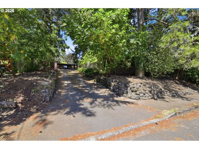 4630 W HILLSIDE Dr, Eugene, OR 97405