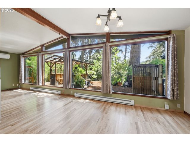 4630 W HILLSIDE Dr, Eugene, OR 97405
