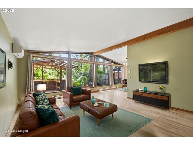 4630 W HILLSIDE Dr, Eugene, OR 97405
