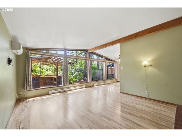 4630 W HILLSIDE Dr, Eugene, OR 97405