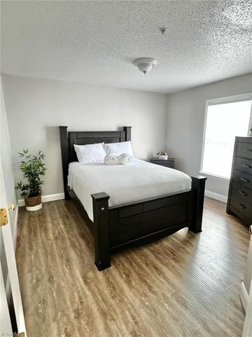 531 Ivy Glen Drive, Winston-salem, NC 27127