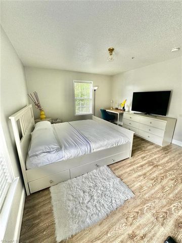 531 Ivy Glen Drive, Winston-salem, NC 27127