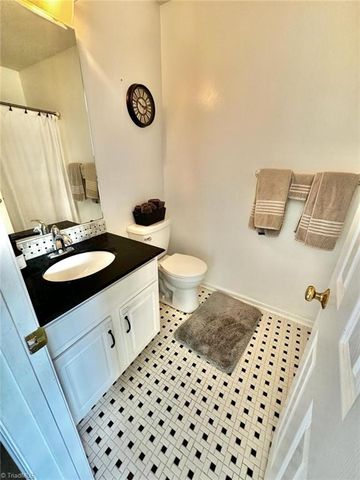 531 Ivy Glen Drive, Winston-salem, NC 27127