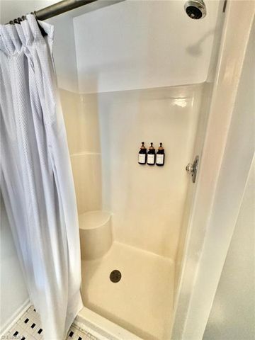 531 Ivy Glen Drive, Winston-salem, NC 27127