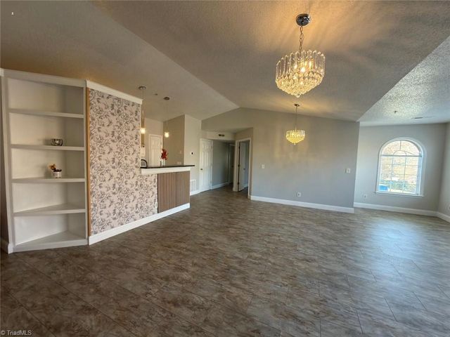 531 Ivy Glen Drive, Winston-salem, NC 27127