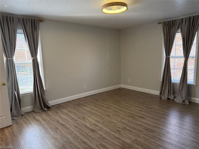 531 Ivy Glen Drive, Winston-salem, NC 27127