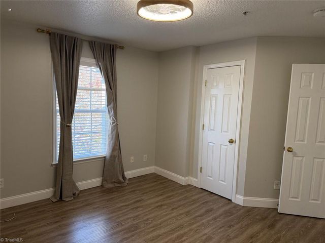 531 Ivy Glen Drive, Winston-salem, NC 27127