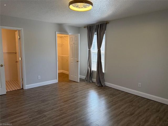 531 Ivy Glen Drive, Winston-salem, NC 27127