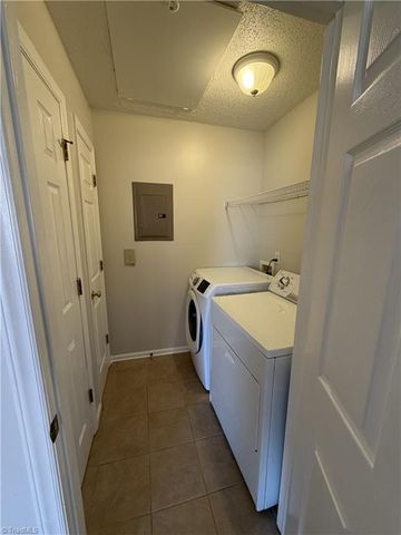 531 Ivy Glen Drive, Winston-salem, NC 27127